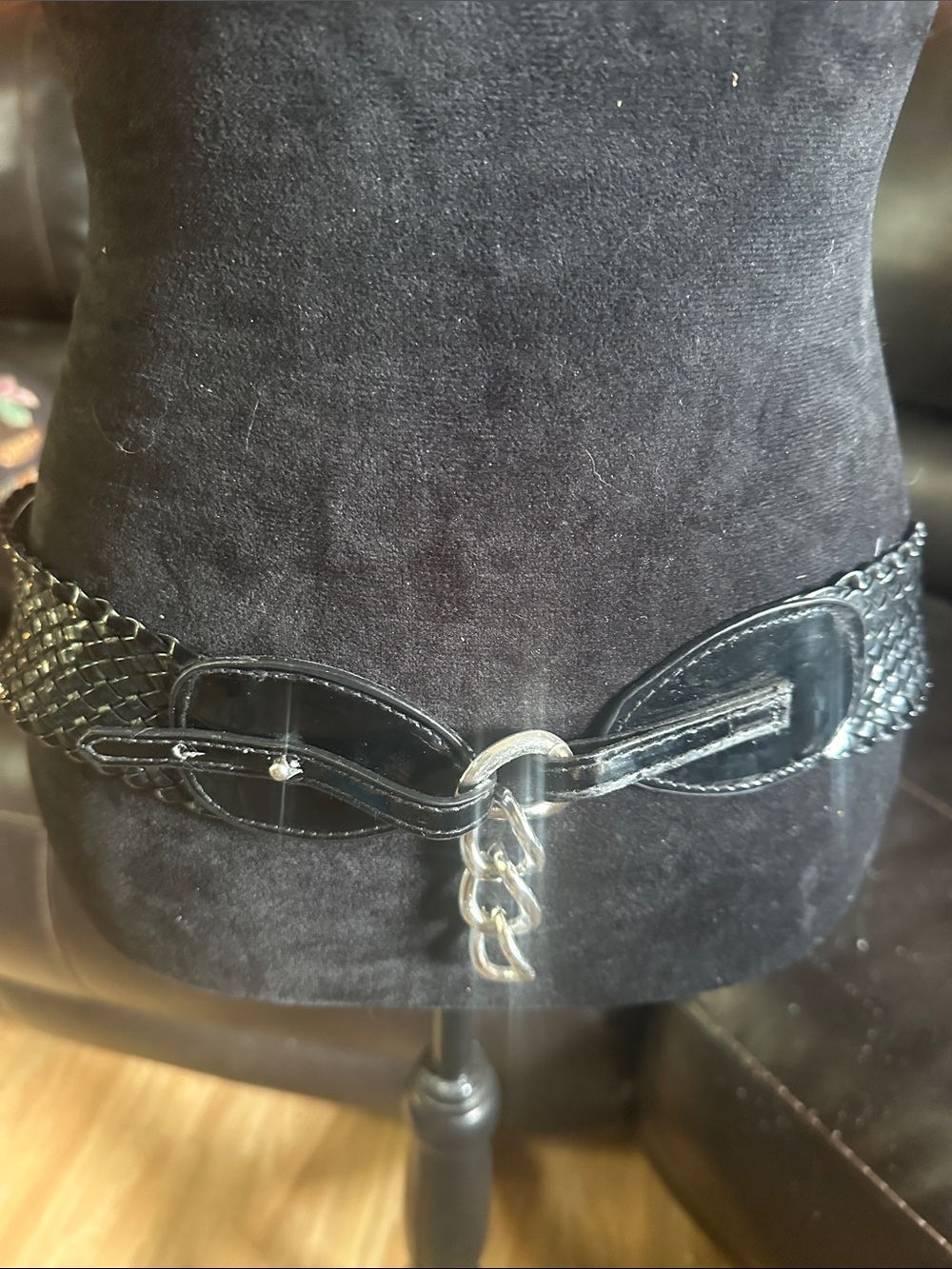 Women’s Black Woven Chain-Link Fashion Waist Belt